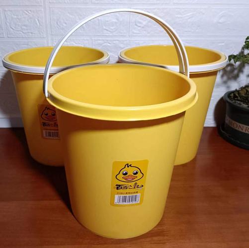 厂家批发 加厚小黄鸭垃圾桶 环保家用厨房卫生间办公室手提垃圾桶